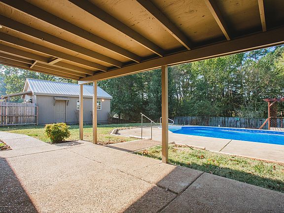 5th image of 9676 Taylor Dr