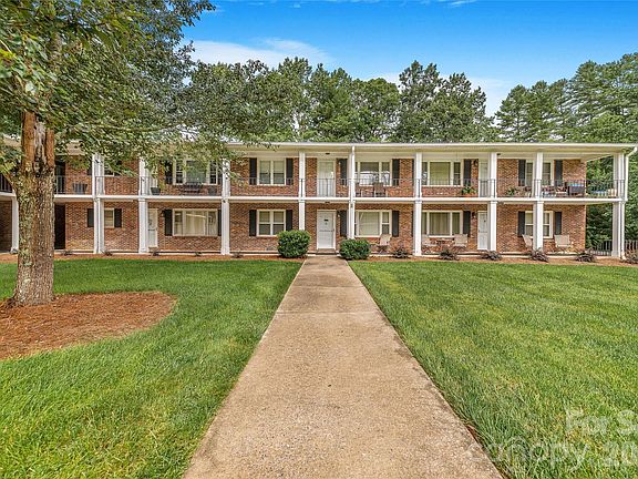 3rd image of 102 Boyd Dr #5C