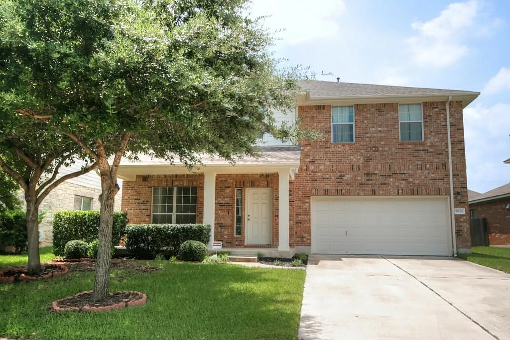 4 bed, 3.5 bath, 2762 sqft, $2,695 — Photo 1