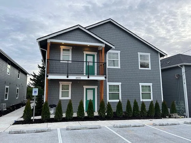 3 bed, 1354 sqft, $2,600 — Photo 2