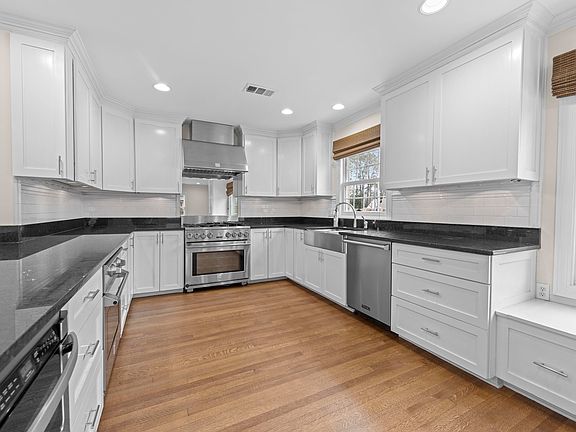 3rd image of 6626 Massey Ln