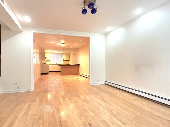 2039 Coyle Street image 1 of 5