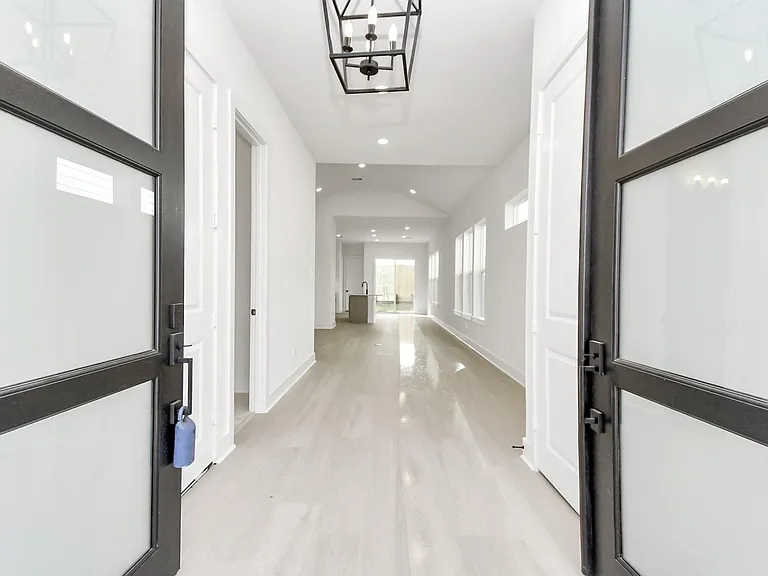 4352 Avron Dr — Photo 3