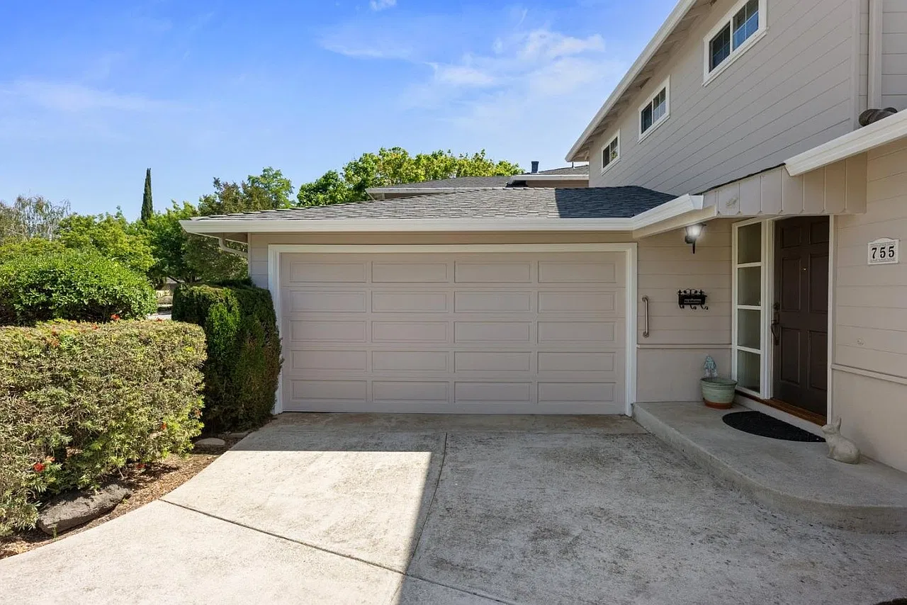 4 bed, 1655 sqft, $4,990 — Photo 4