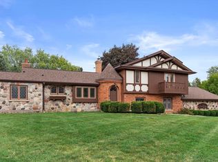 15160 Arrowhead Pl, Brookfield, WI 53005