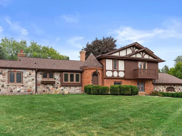 15160 Arrowhead PLACE, Brookfield, WI 53005