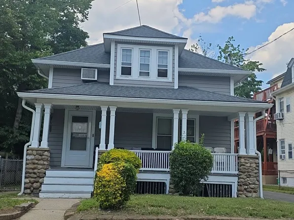 33 Zabriskie St, Haledon, NJ 07508