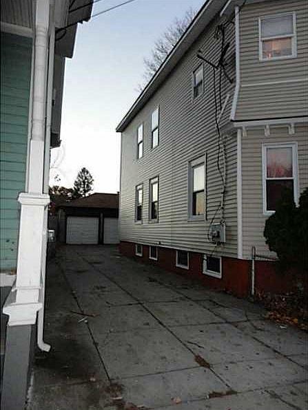 2nd image of 35 Burnside St