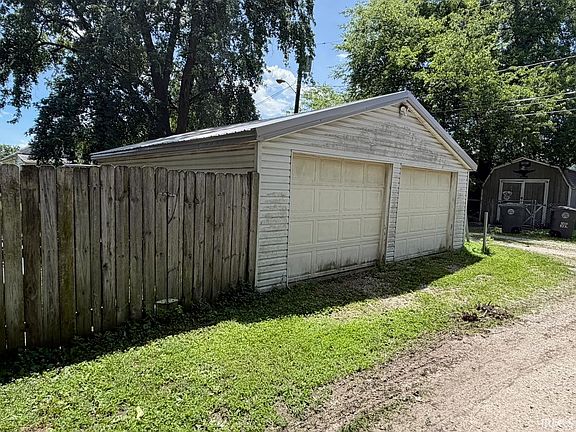 4th image of 923 W Louisiana St