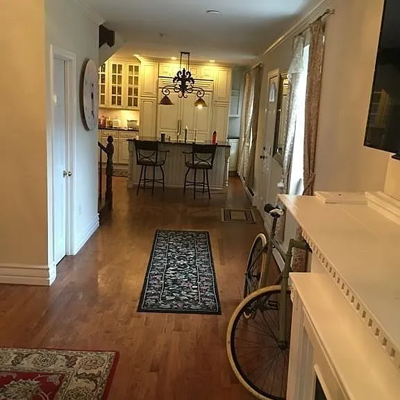 32 Warwick St — Photo 2