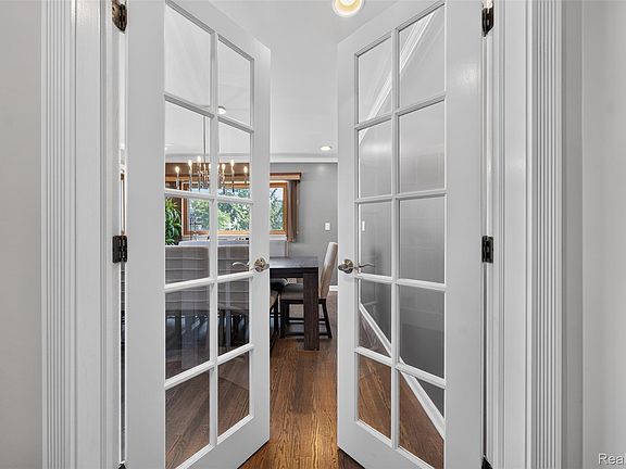 5th image of 1005 Fernwood Rd