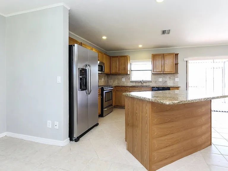 2715 SE 8th Ave — Photo 7