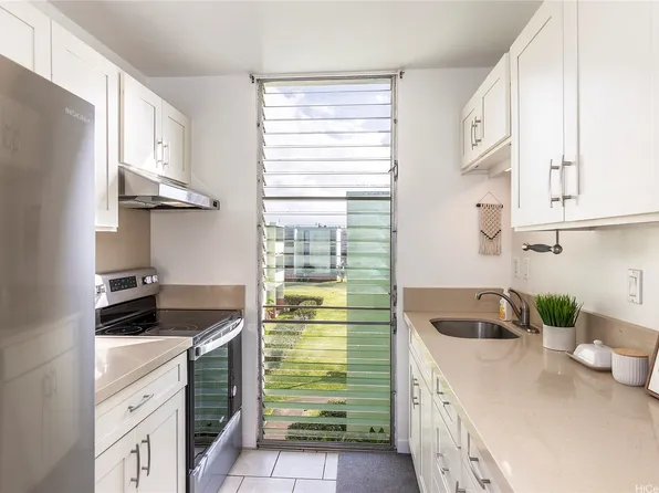 1045 Aheahe Ave APT 318, Wahiawa, HI 96786