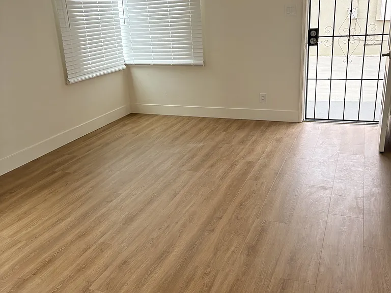 5462 N Lime Ave — Photo 4