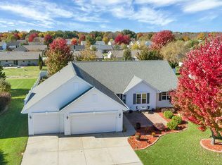 550 Fair Winds Ln, Green Bay, WI 54311