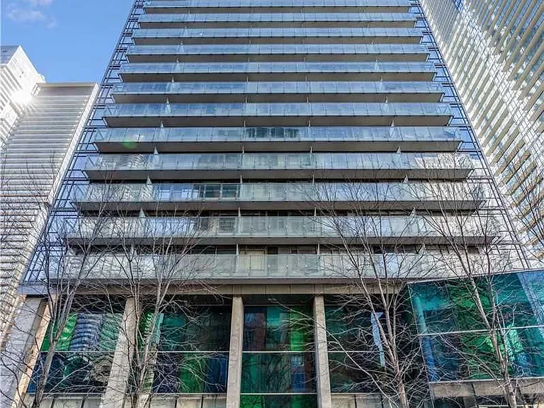 37 Grosvenor St #2409 — Photo 2