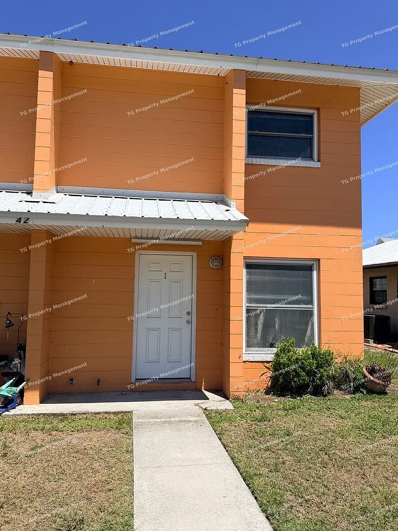 2/1 Fernandina Beach Townhome! Pet Friendly! Washer & Dryer Included! — Photo 2