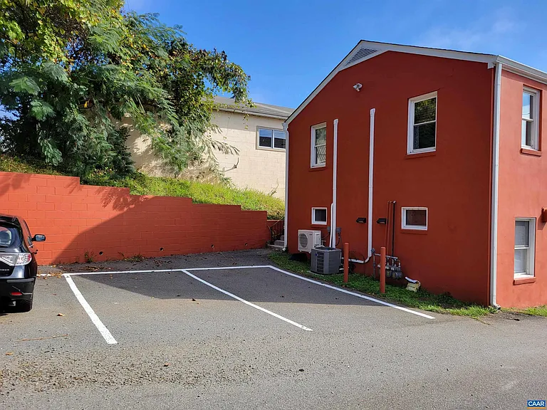 1511 E High St #3 — Photo 8