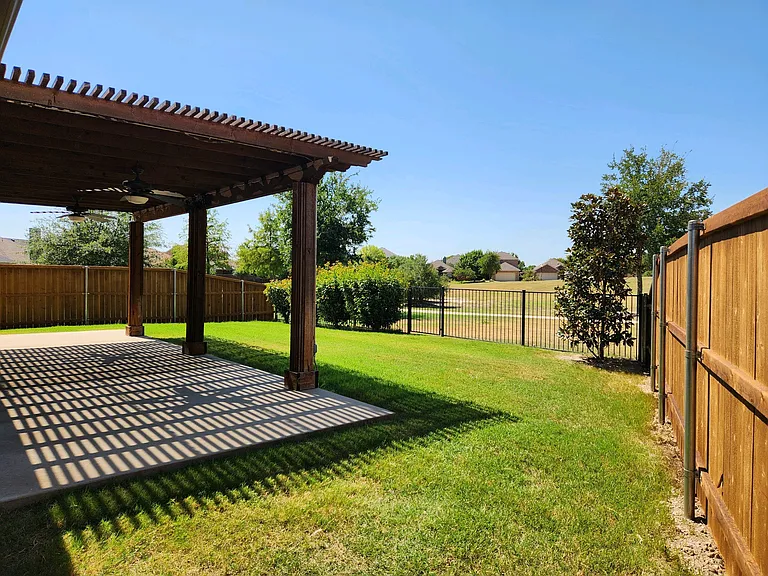 800 Golden Bear Ln — Photo 16