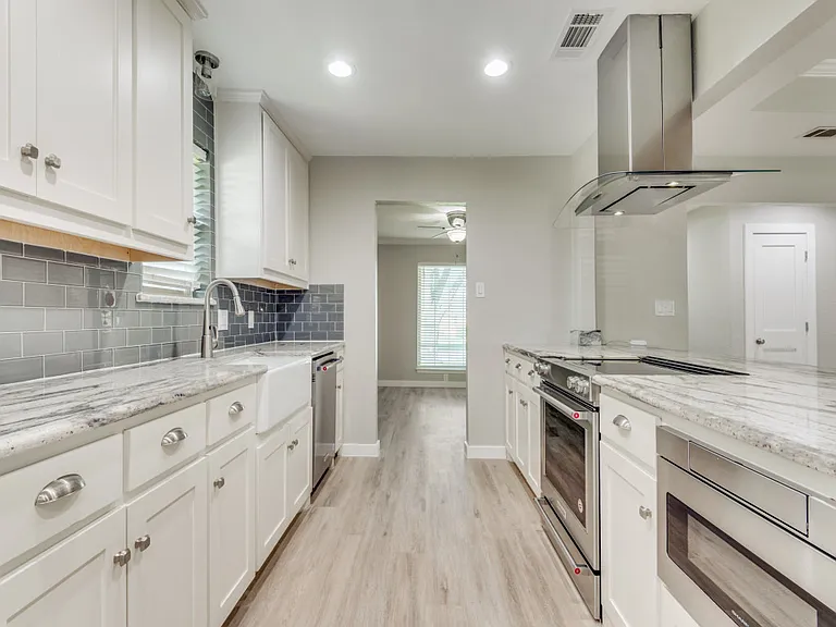 2020 Normandy Dr — Photo 8