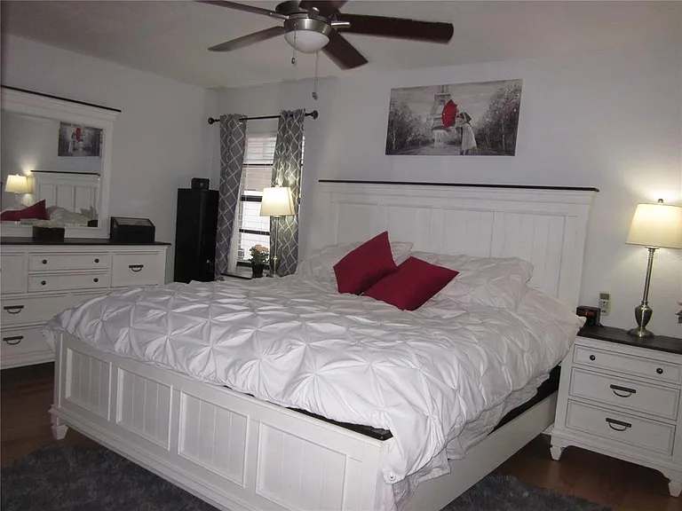 4902 Country Aire Ln — Photo 15