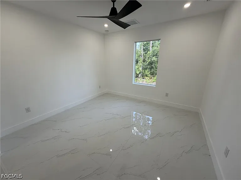 759 Cane St E — Photo 15