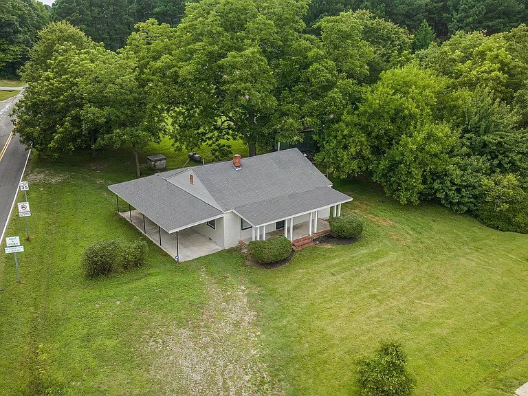 Large greenspace and privacy.