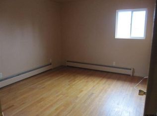 33 Clinton Ct APT D, Stillwater, NY 12170