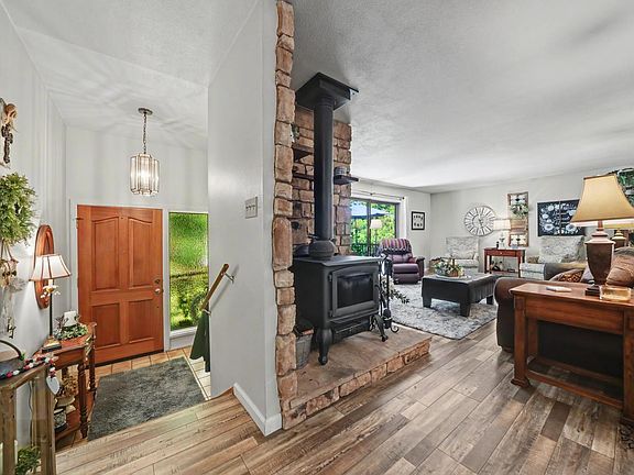 4th image of 17614 Stella Ct