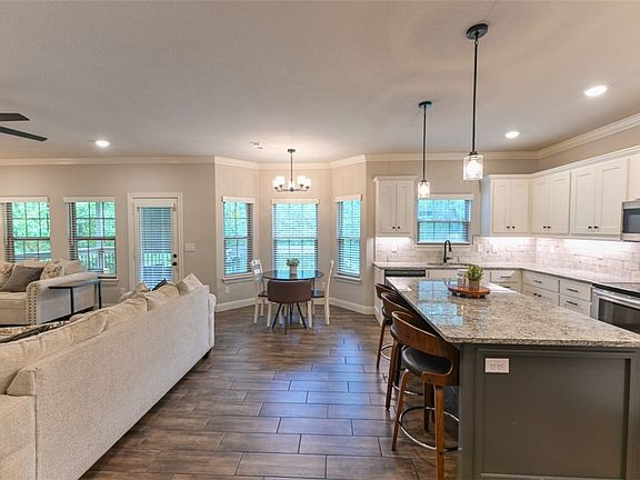 4th image of 39 Skipton Dr