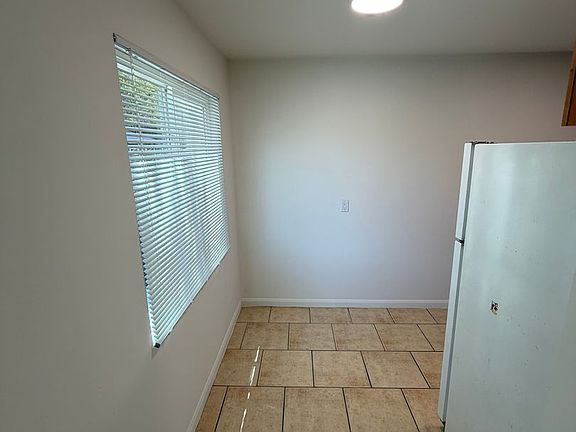 4th image of 60 E 40th Ave APT D