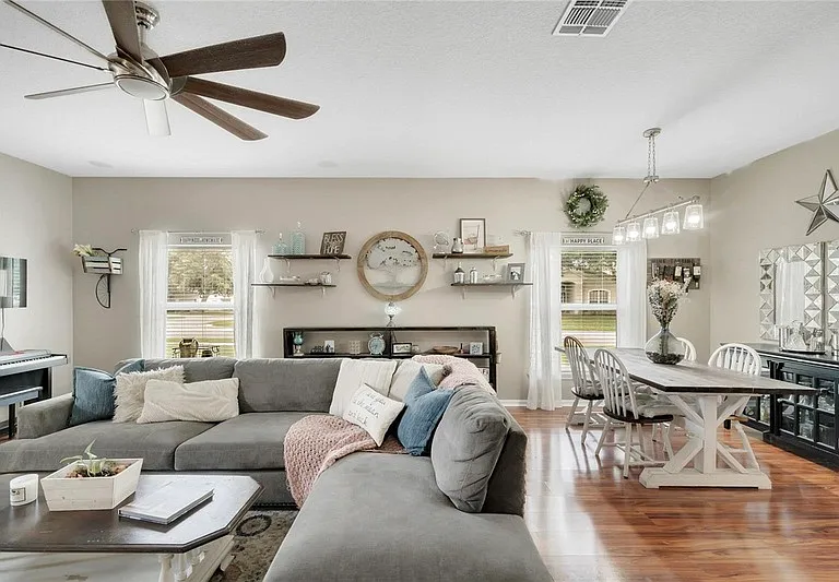318 Clydesdale Cir — Photo 5