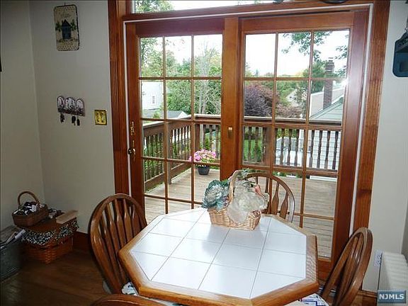 Eat-In-Kitchen - another view