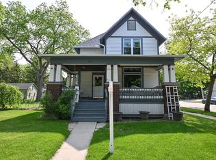 641 S Silver Lake St, Oconomowoc, WI 53066