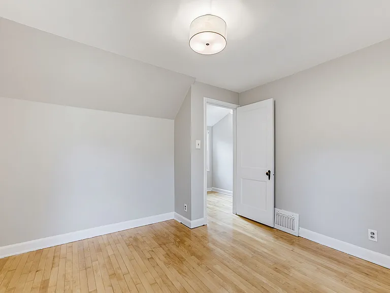 4340 S 112th St — Photo 14