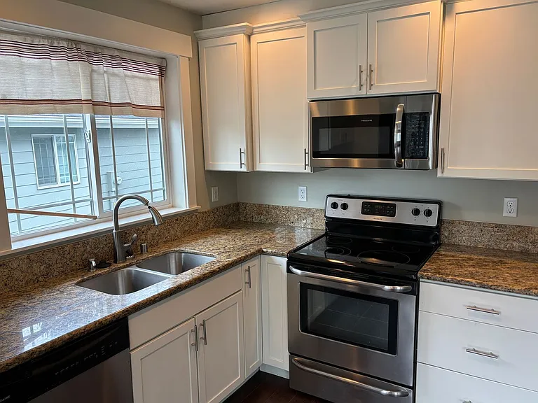 905 Pacific Surf Ave SW — Photo 6
