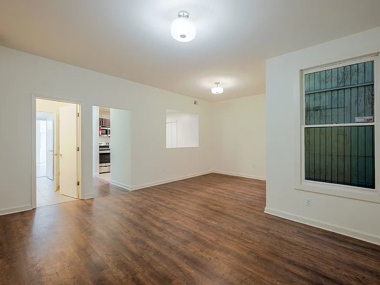 650 D St SE #2 — Photo 4