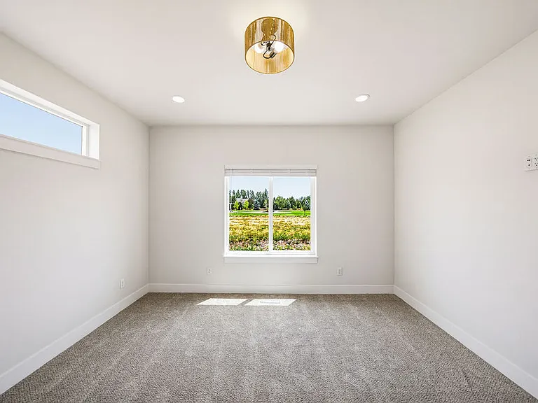 475 E River Ln — Photo 13