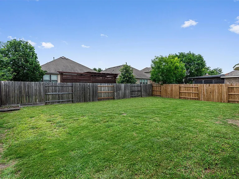 3021 Angelina Ct — Photo 33