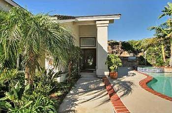 1st image of 409 Avenida Abajo
