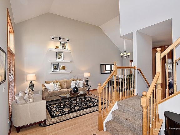 3rd image of 1S040 E Mallory Dr