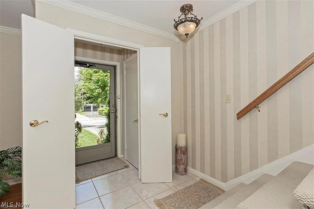 3 bed, 1.5 bath, $3,000 — Photo 2
