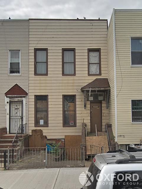 2nd image of 2414 Pacific St