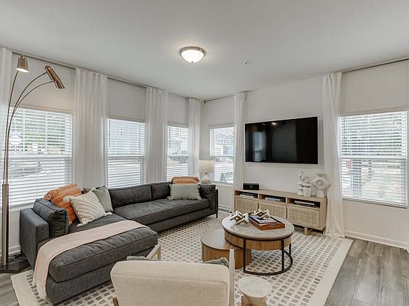 Laurelwood - Cedar Interior Image 2