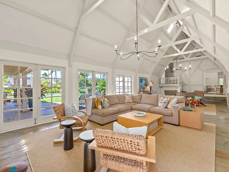 4584 Kahala Ave — Photo 2