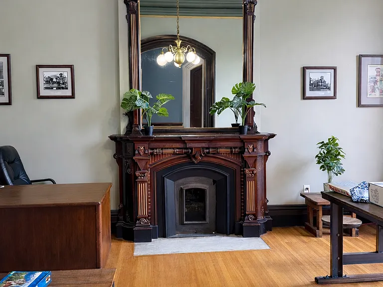 Rhodes Mansion — Photo 18