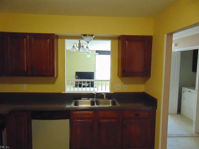 125 Wexford Dr E — Photo 22