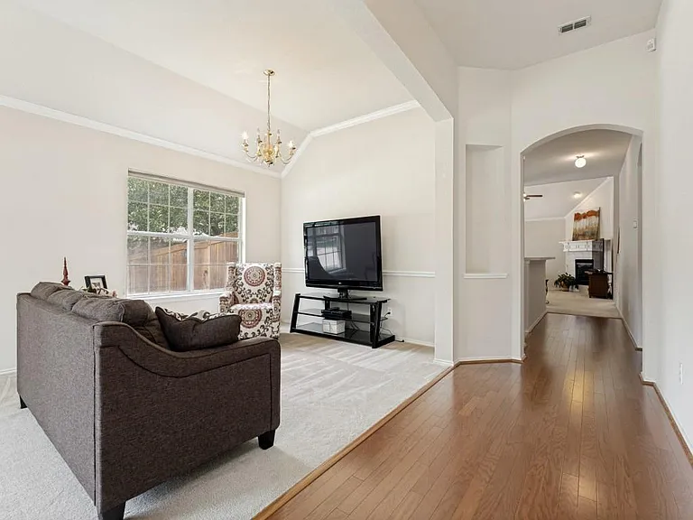 7901 Stonehaven Ln — Photo 6