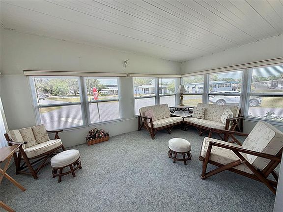 3rd image of 223 Hawthorne Blvd