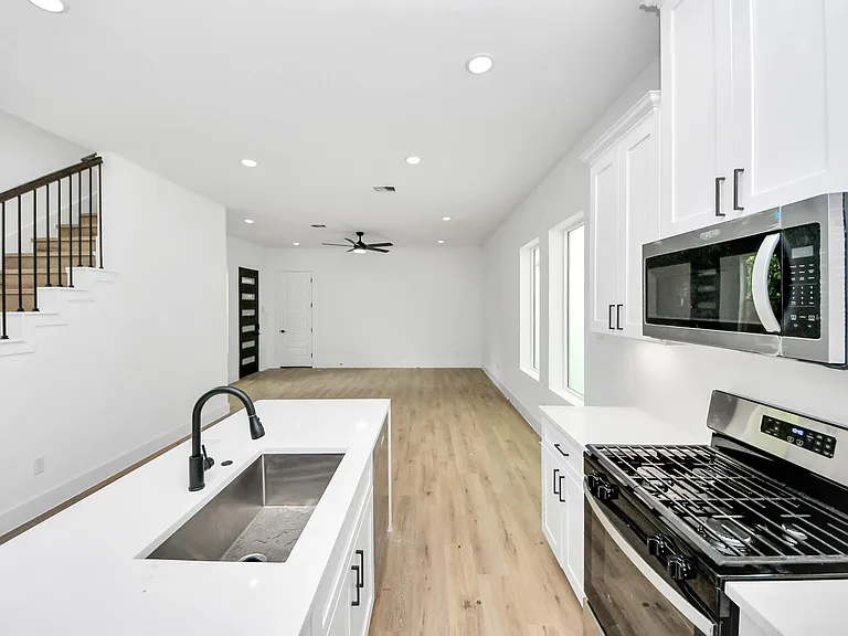 8313 Venus St — Photo 11